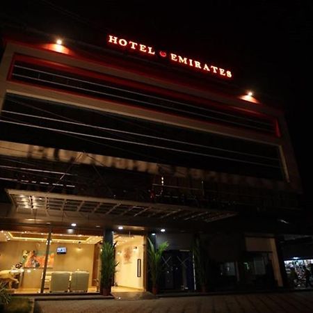 Hotel Emirates Kannangad Экстерьер фото